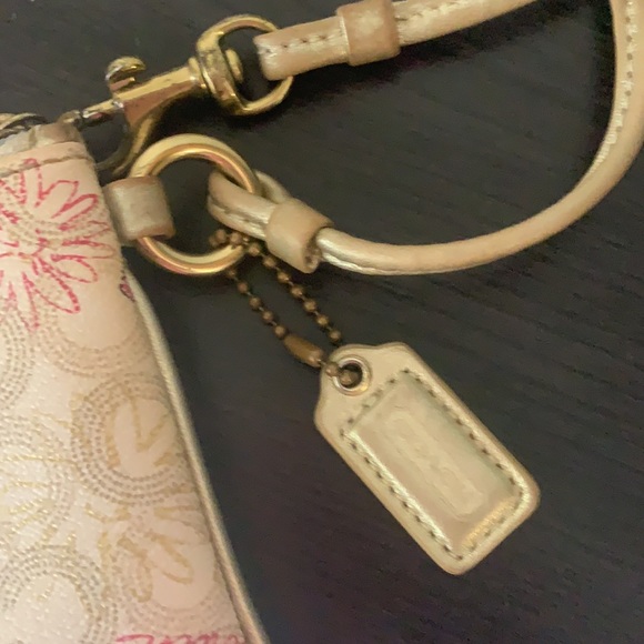 Coach wristlet cream with pink flower 🌸 design - Picture 8 of 10